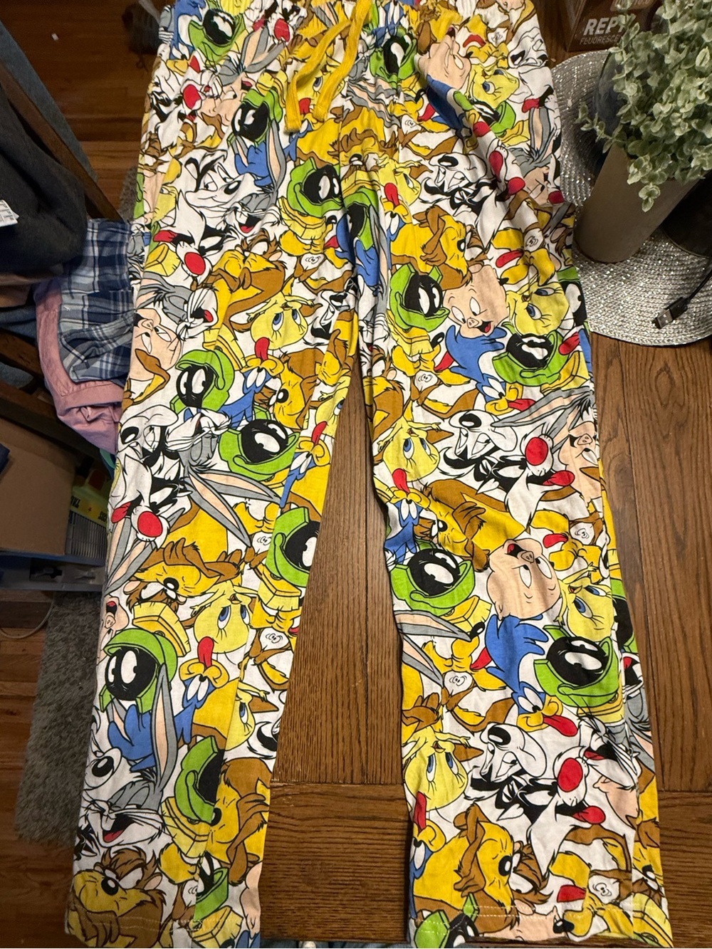 Warner Bros. Yellow Multi Cartoon Character Lounge Pants Looney Tunes